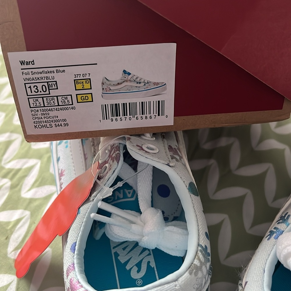 Snowflake vans - Picture 6 of 7